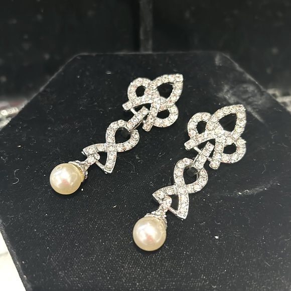Stunning Crystal & Pearl Drop Unique Private Label Earrings-Boutique - Picture 3 of 8